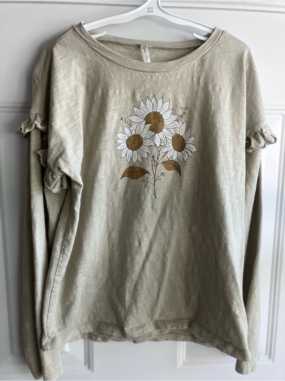 Rylee & Cru neutral daisy ruffle long sleeve shirt 10-12 years